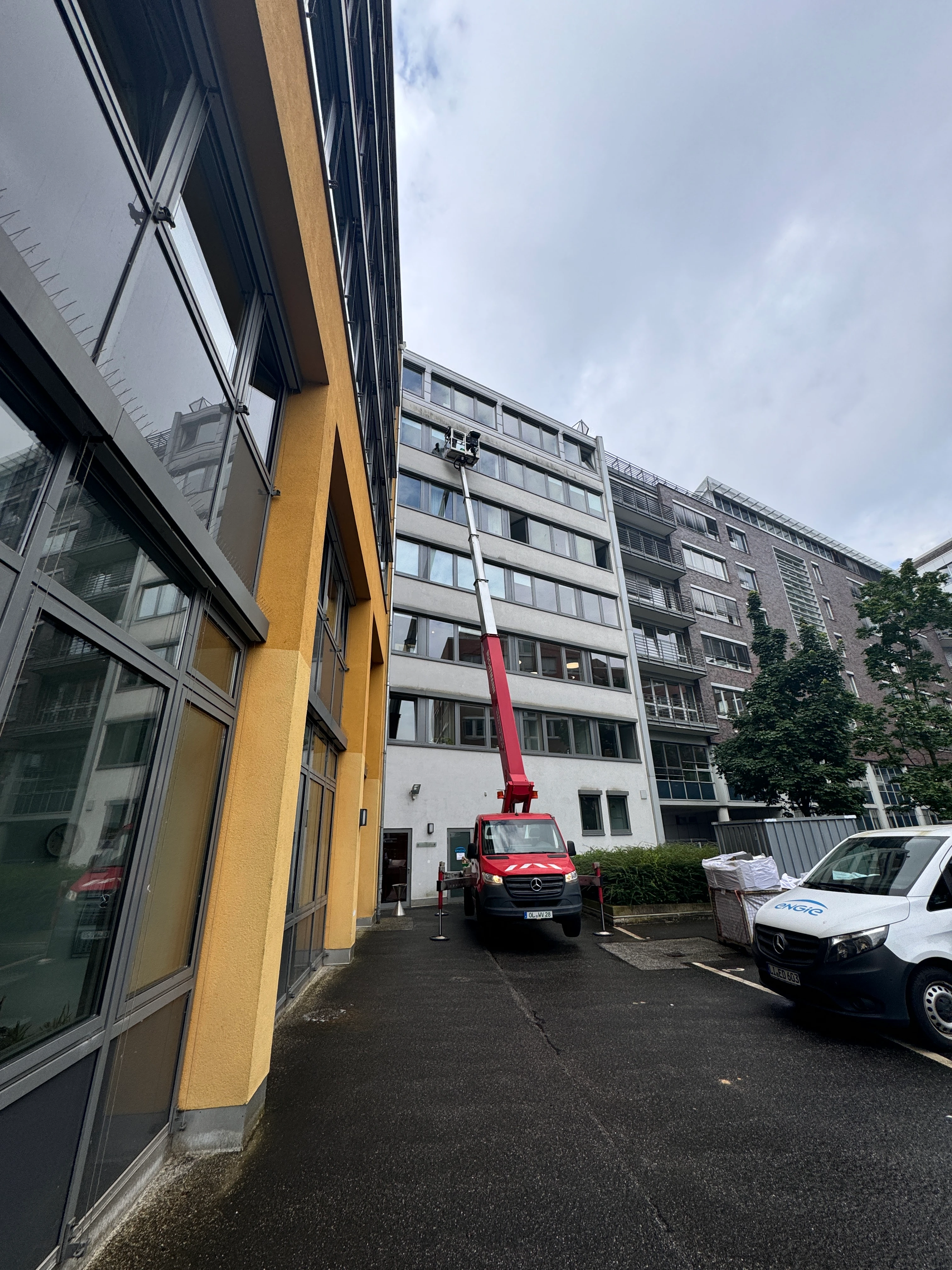 Glasreinigung Hamburg Gewerbe Steiger – KIELS. Gebäudeservice Hamburg