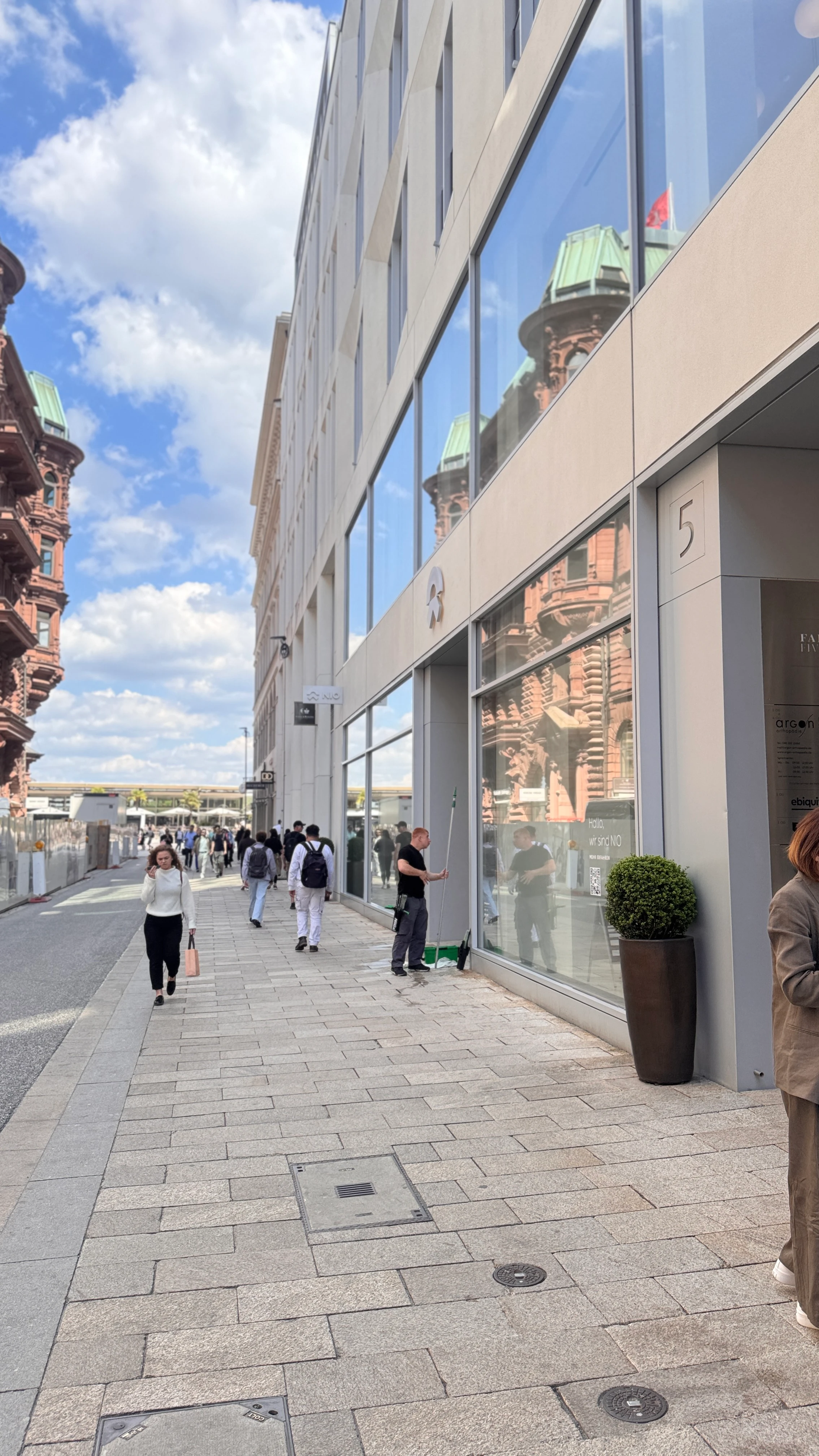 Glasreinigung Schaufenster Neuerwall Hamburg Ladenreinigung Schaufenster Hamburg – KIELS. Gebäudeservice Hamburg